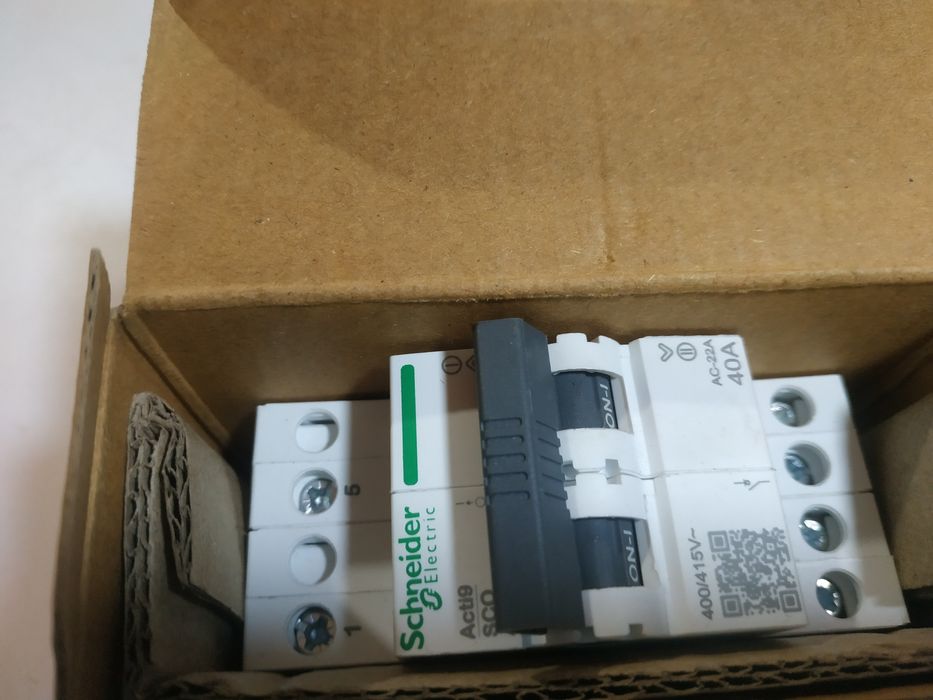 Schneider.Трёх позиционный переключатель 40 ампер