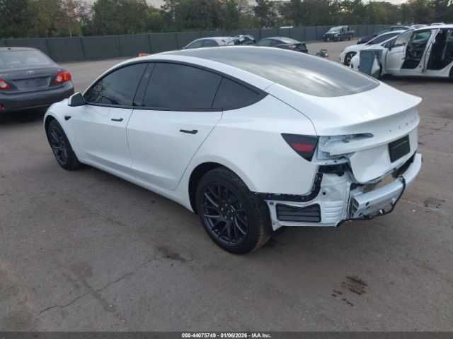 Tesla Model 3 2025 .