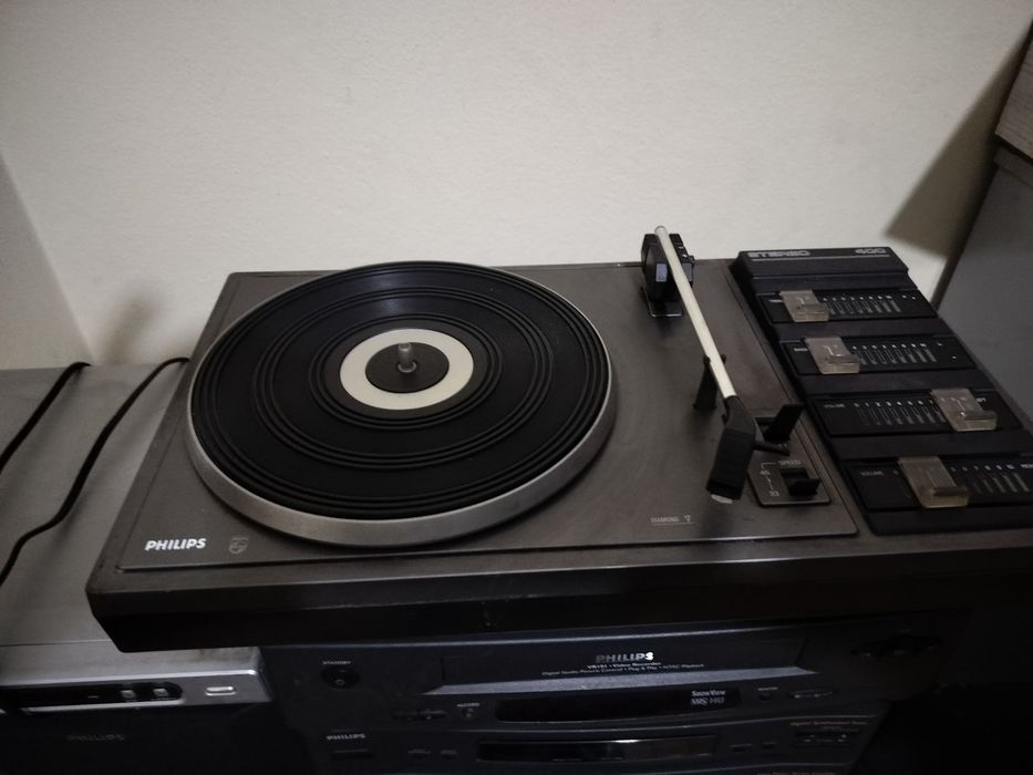 Vendo  aparelhagem Philips com um vídeo Philips  um DVD Philips