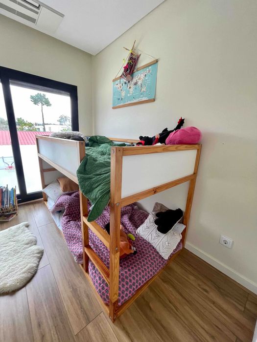 KURA — Cama IKEA reversível + 2 estrados + 2 colchões