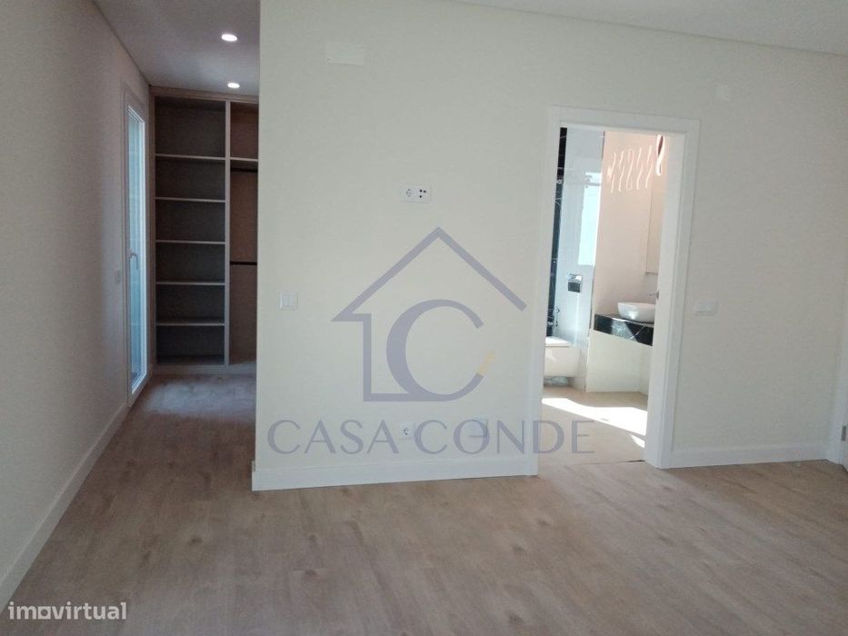 Moradia T4 Duplex com piscina, 180 m², acabamentos de luxo