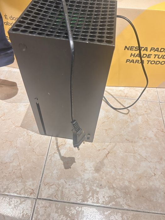 Xbox Series X 1TB + comando + cabo HDMI