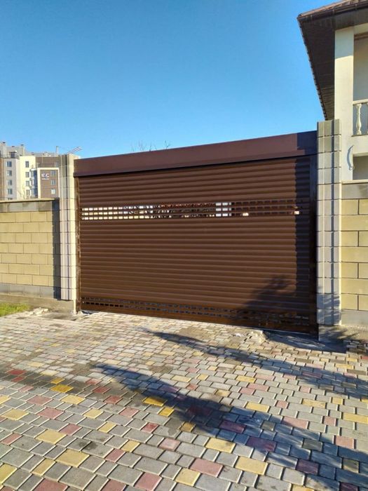Ролетні в’їзні та гаражні ворота під ключ Напряму від виробника