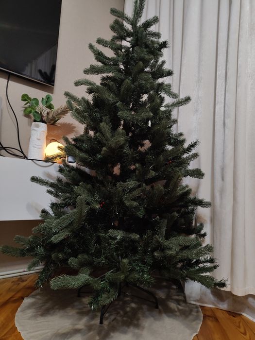 Штучна ялинка 1,8