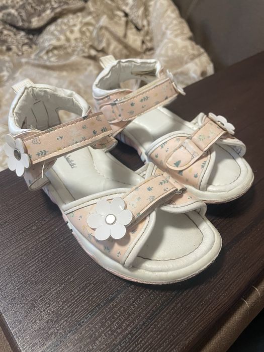 Босоніжки для дівчинки