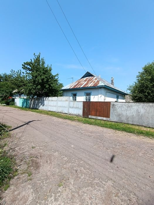 Цегляний будинок в с. Боромики