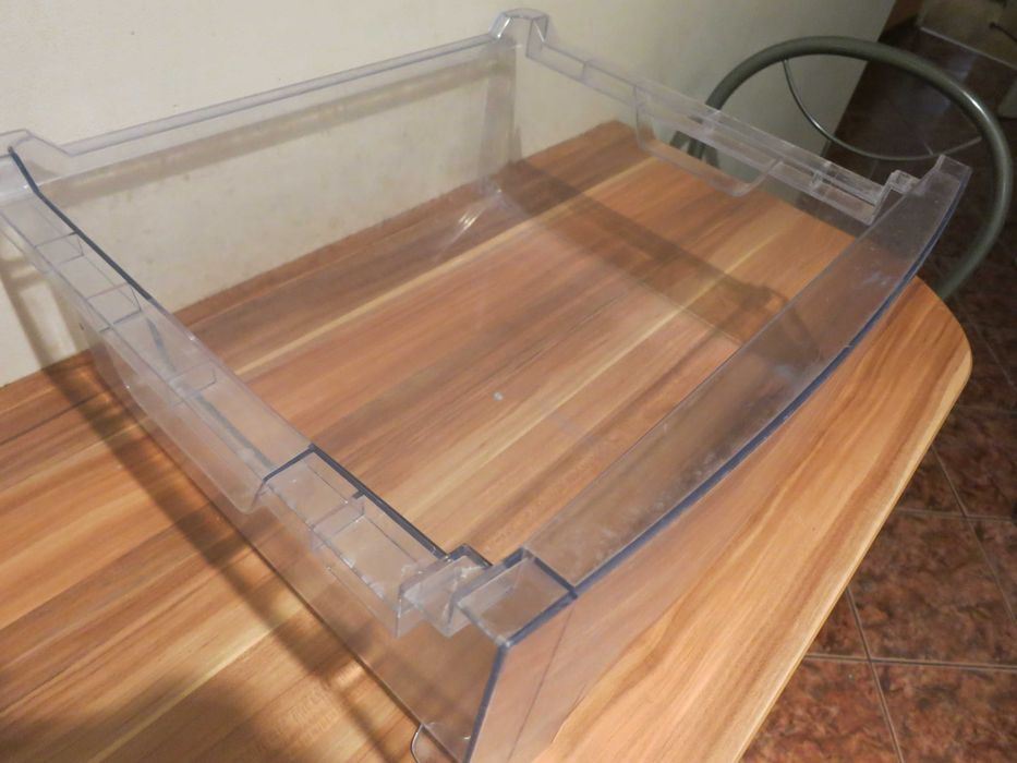 Szuflada plastikowa i szklane półki do lodówki Gorenje RK61811X Orygin