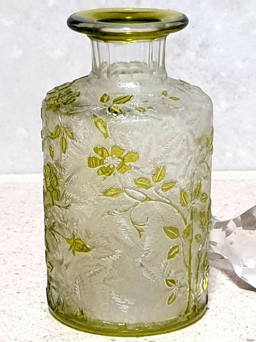 Maravilhoso antigo frasco de perfume Eglantier em cristal Baccarat