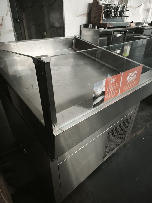 expositor refrigerado em inox, 
marca FRIGOTEKNICA, modelo DOL