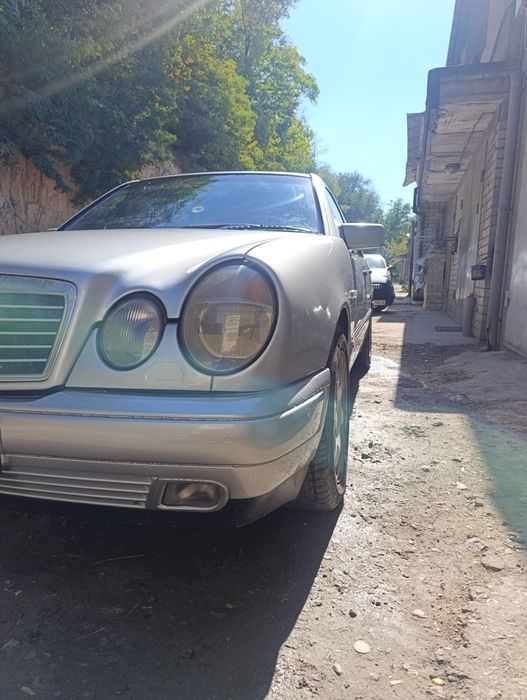 Мерседес w210 e 430 1999, m113, 4.3. Газ/бензин.