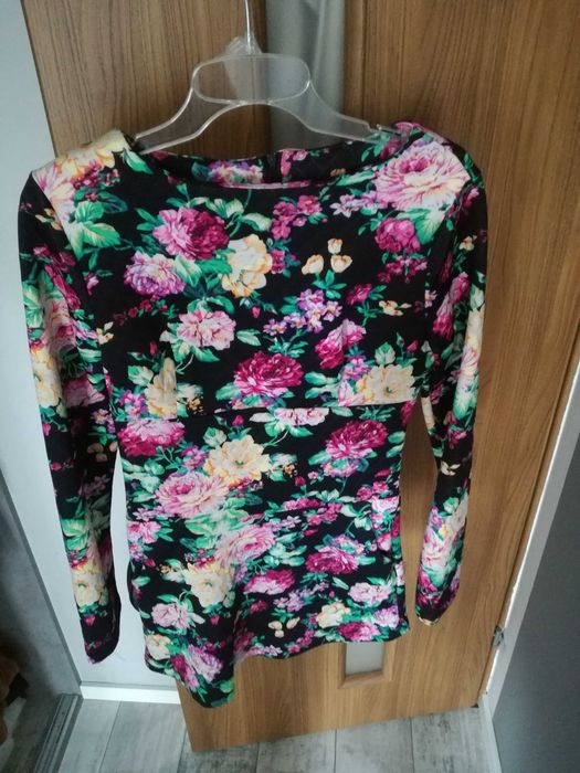 Śliczna sukienka w kwiaty