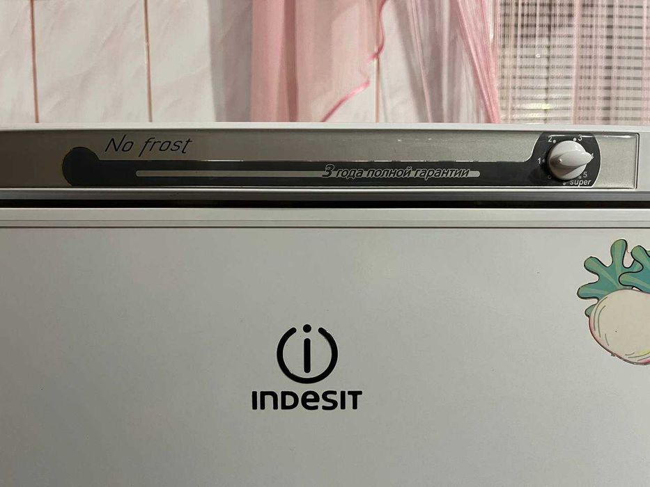 Морозильна камера Indesit SFR167NF.002