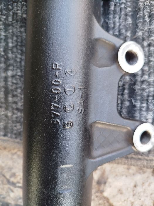 Перо передней вилки  dl 650 v strom 650