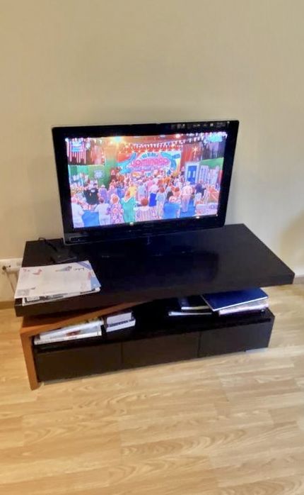 Movel TV Noegueira e Preto