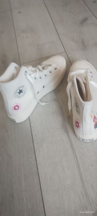 Sprzedam buty damskie sportowe