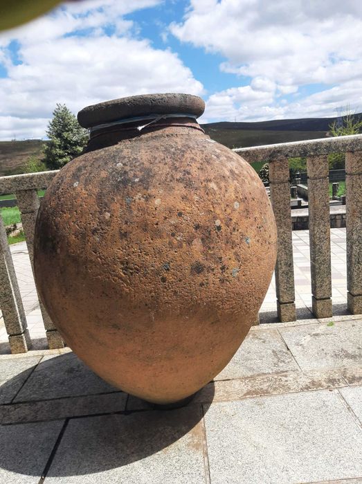 Ánforas antigas , diferentes tamanhos e preço