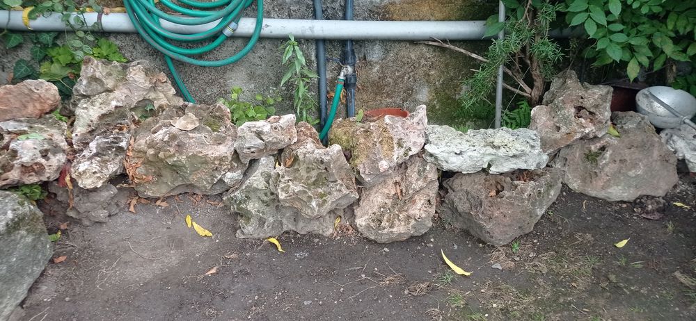 Pedras perfuradas para jardim