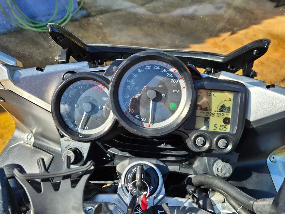 YAMAHA FJR 1300  de 2013 com 38 000km aceito troca