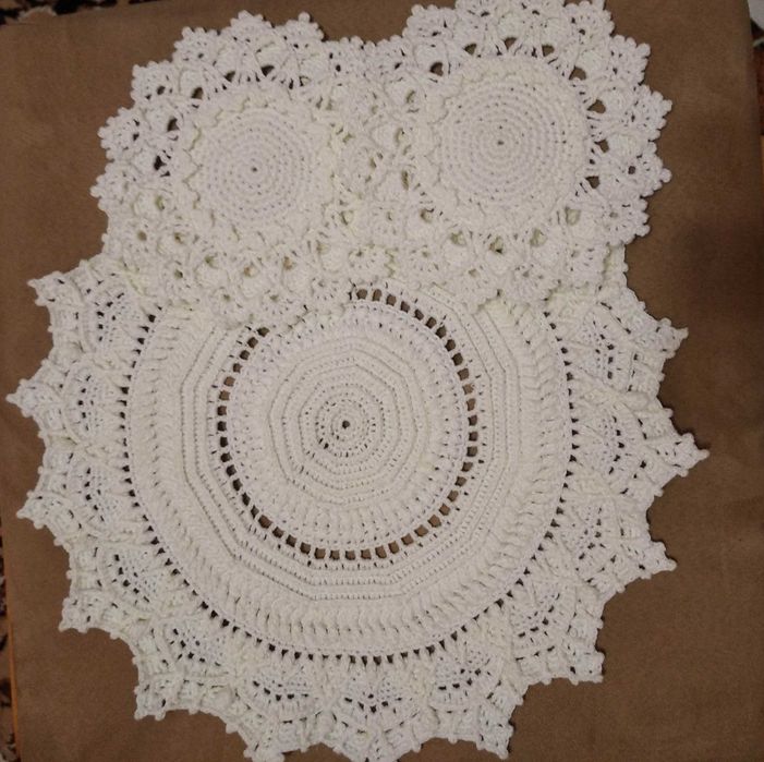 Серветка в'язана гачком декор тумби ,столика, колір молочний, білий