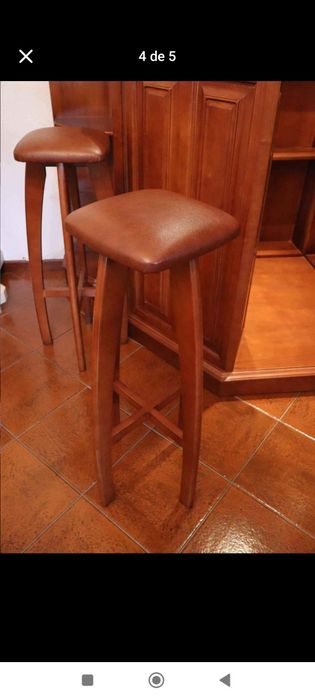 Bar em madeira maciça