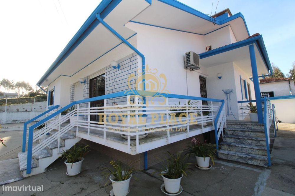 Moradia T3 em Fiães c/ Armazém