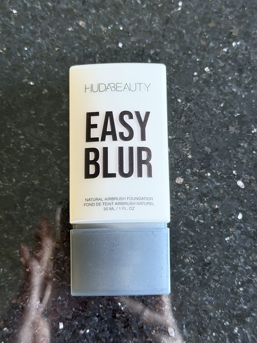 Podkład Huda Beauty Easy Blur - odcień 110