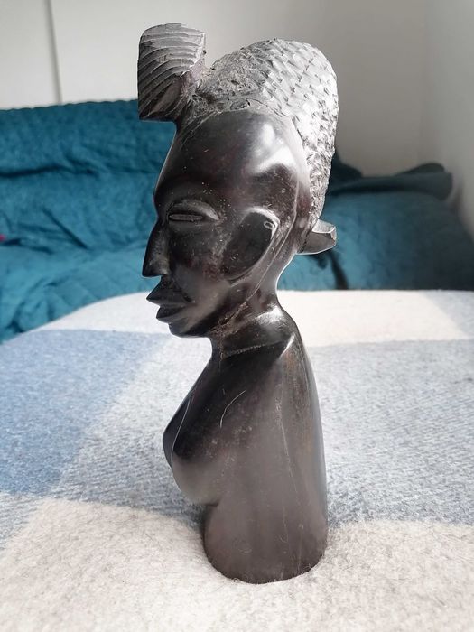 Estátua Africana em Pau Preto