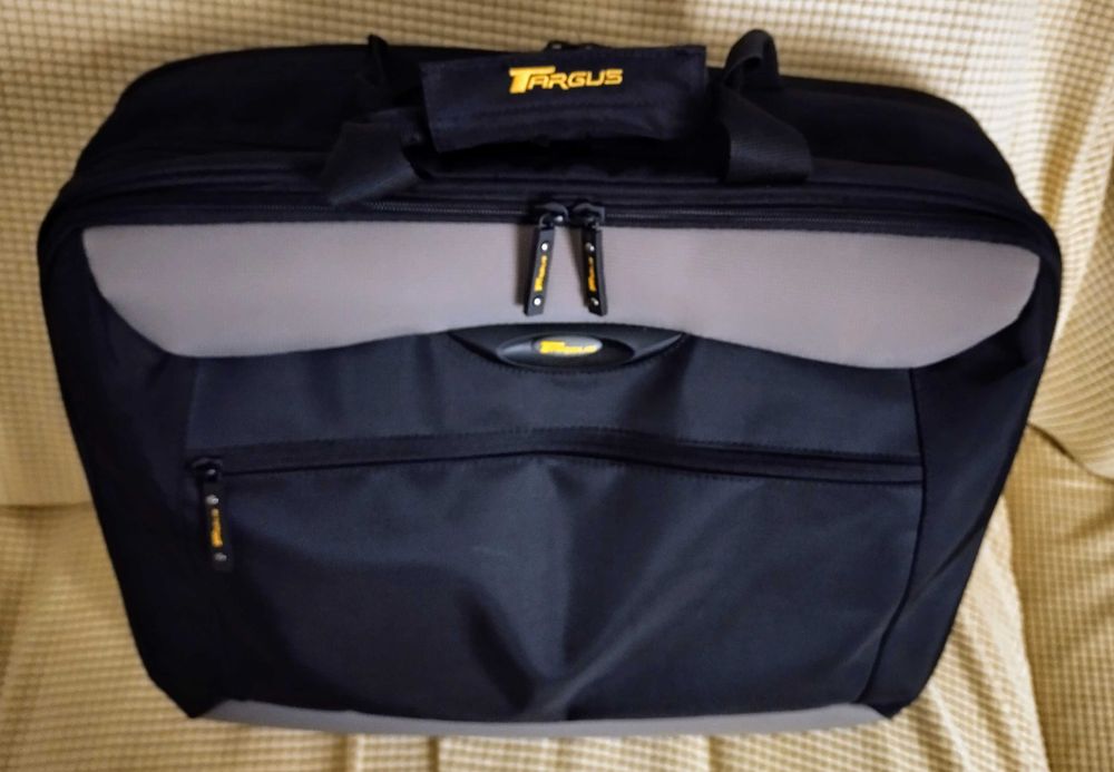 Pasta / mala para portátil e trabalho