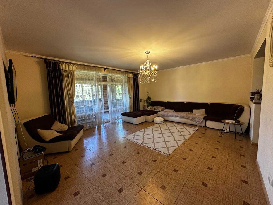 Продається будинок в м. Тячів