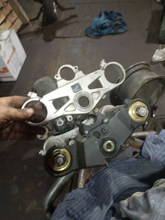 Траверса вилки HONDA