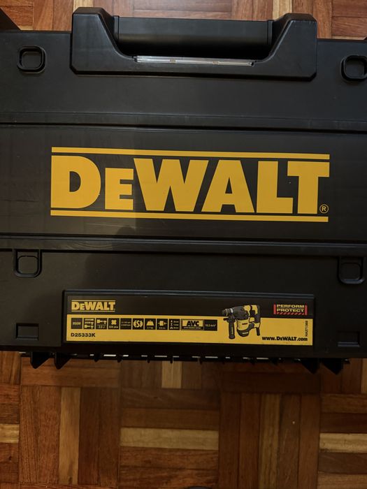 DeWalt D25333K 950W — Novo, Nunca Usado, com Mala Original