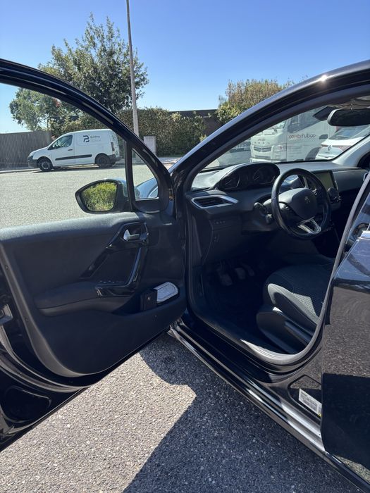 Peugeot 208 2015