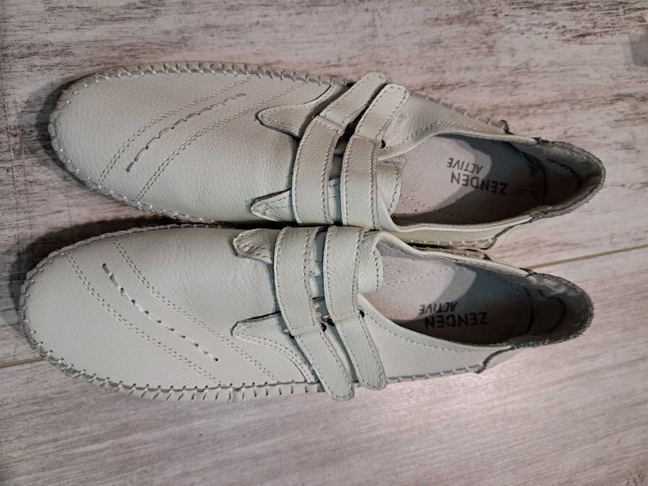 Мокасини, кросівки жіночі