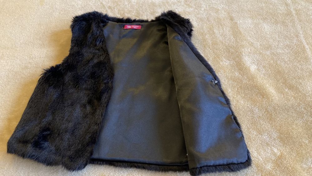 Colete preto em pêlo para menina 12 anos