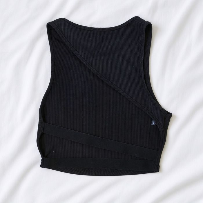 Czarny prążkowany crop top wycięte plecy paski Shein M 38 halter prążek basic sportowy