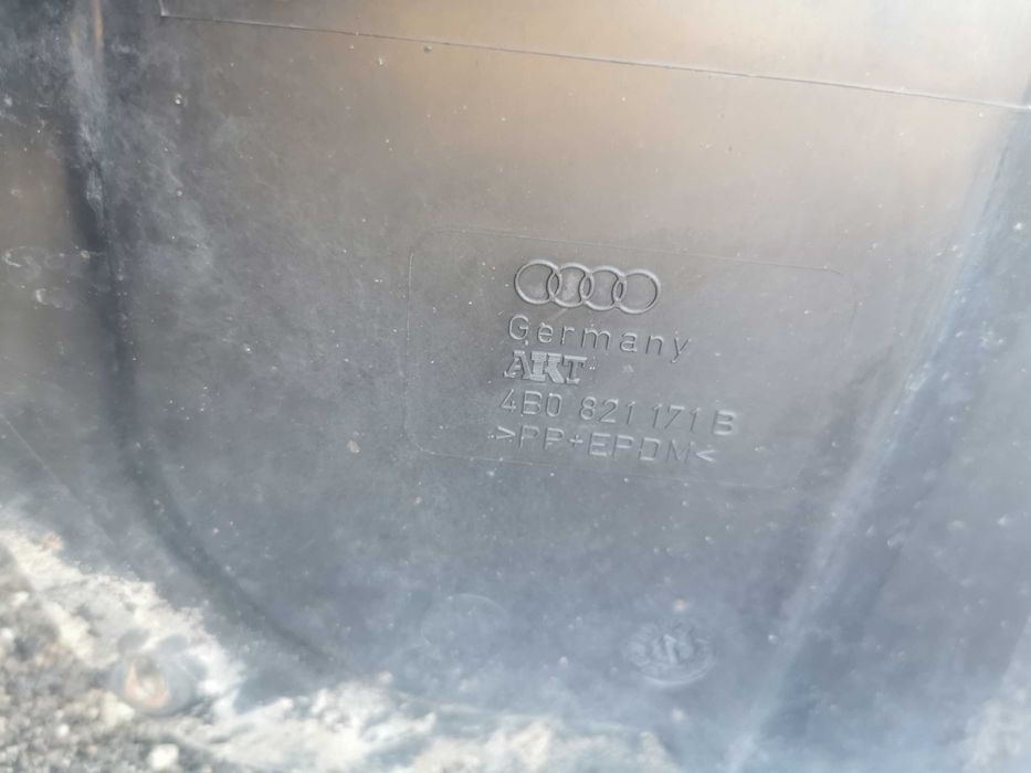 Nadkola przód przednie Audi A6 C5 komplet oryginał
