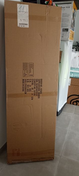 Espelho oval, em metal, alt. 169,5cm Koban