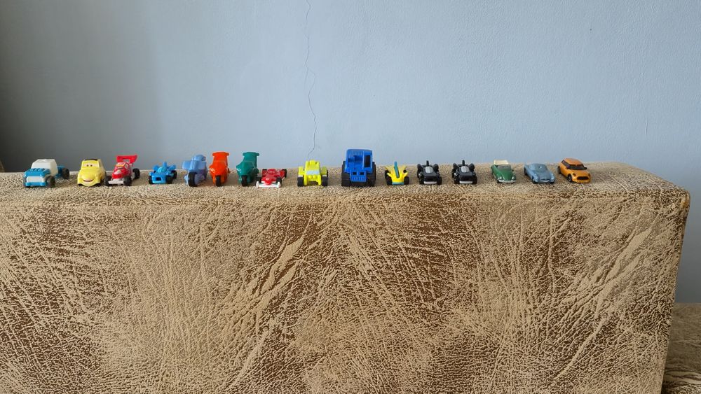 Машинки гоночні та грузові