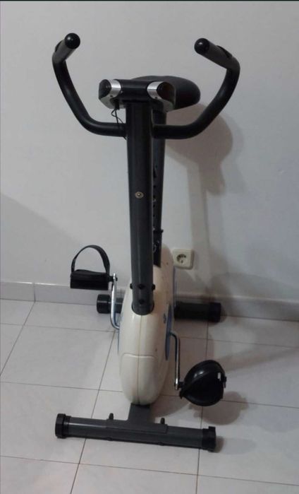 Bicicleta estática Newfit treino / musculação / exercício físico