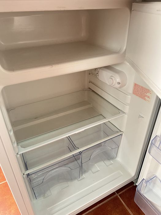 Frigorífico Mini Bar KUNFT KSD9124 WH (Estático - 85 cm - 109 L - Branco)