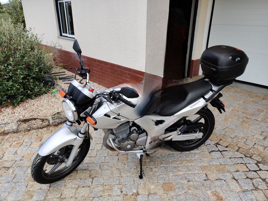 Moto honda 250cc  cbf 17500 kilometros
