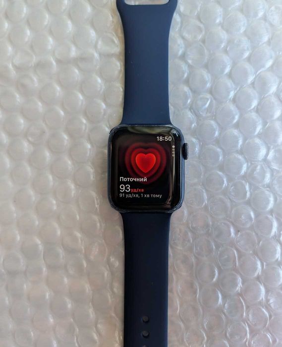 Apple Watch Series 6 40 mm акб 85% рідна з захисним склом