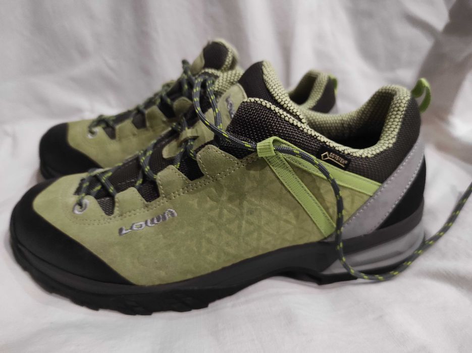Трекинговые кроссовки Lowa GTX