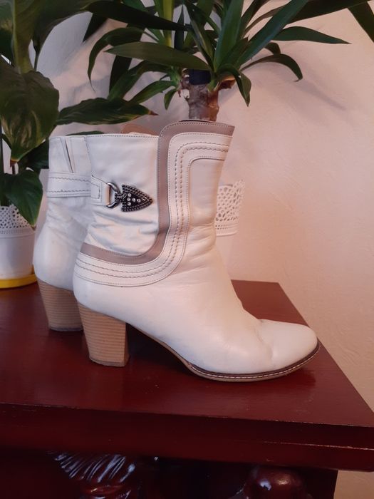 Продам  кожаные демисезонные ботинки