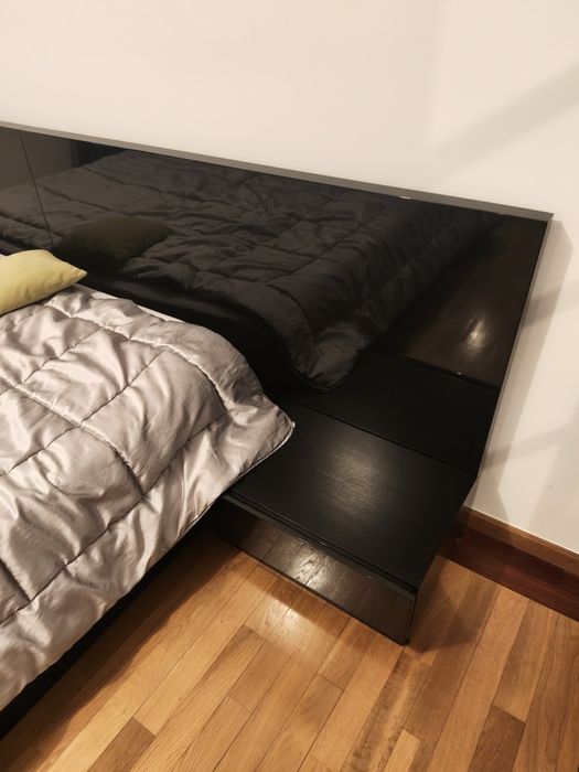 Cama casal + mesas de cabeceira + colchão