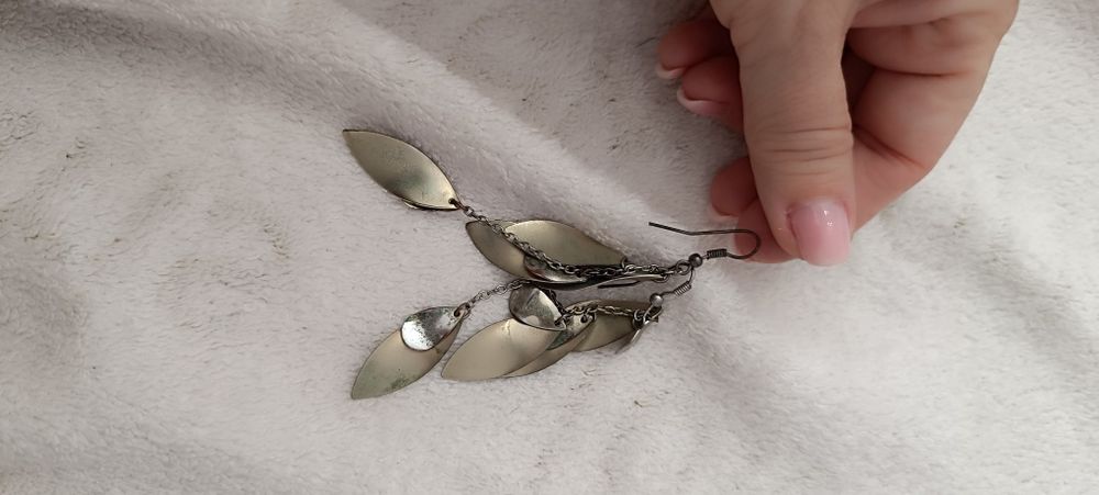 Brincos compridos dourados. Usados