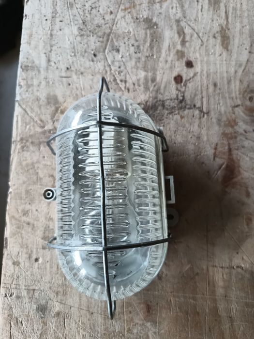 Lampa zewnętrzna hermetyczna