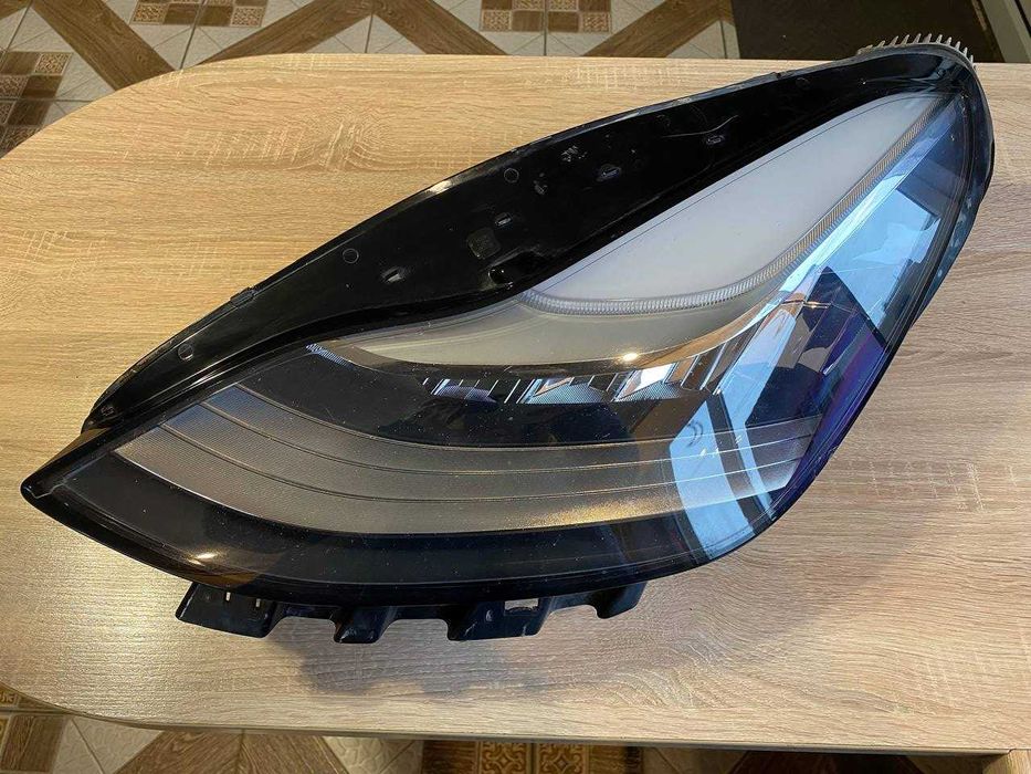 Шрот розборка розбірка Tesla Model 3  бампер двері фара ліхтар