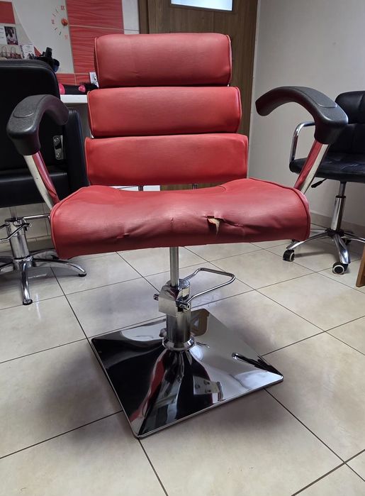 Fotel fryzjerski uzywany do odnowienia