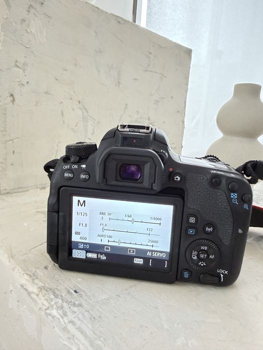 Canon 77D com acessórios